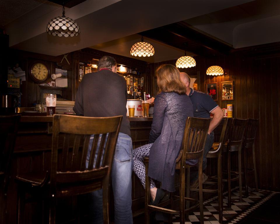 The Midway Bar & Guesthouse Данглоу Экстерьер фото